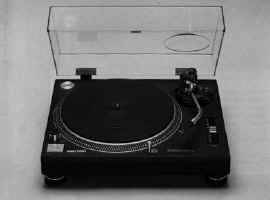 ripped from ripped from http://www.fortunecity.com/victorian/blake/223/vinyl.htm http://www.fortunecity.com/victorian/blake/223/vinyl.htm